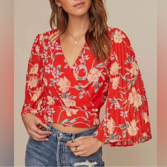 ASTR the label Pleated Sleeve Floral Wrap Top Kimono Sleeve in Red Size XS - Picture 16 of 16